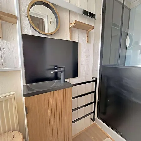 Apartament T2 A Plage, Proche Commerces Et Plage, Avec Equipements Modernes Et Cour Fleurie - Fr-1-646-31